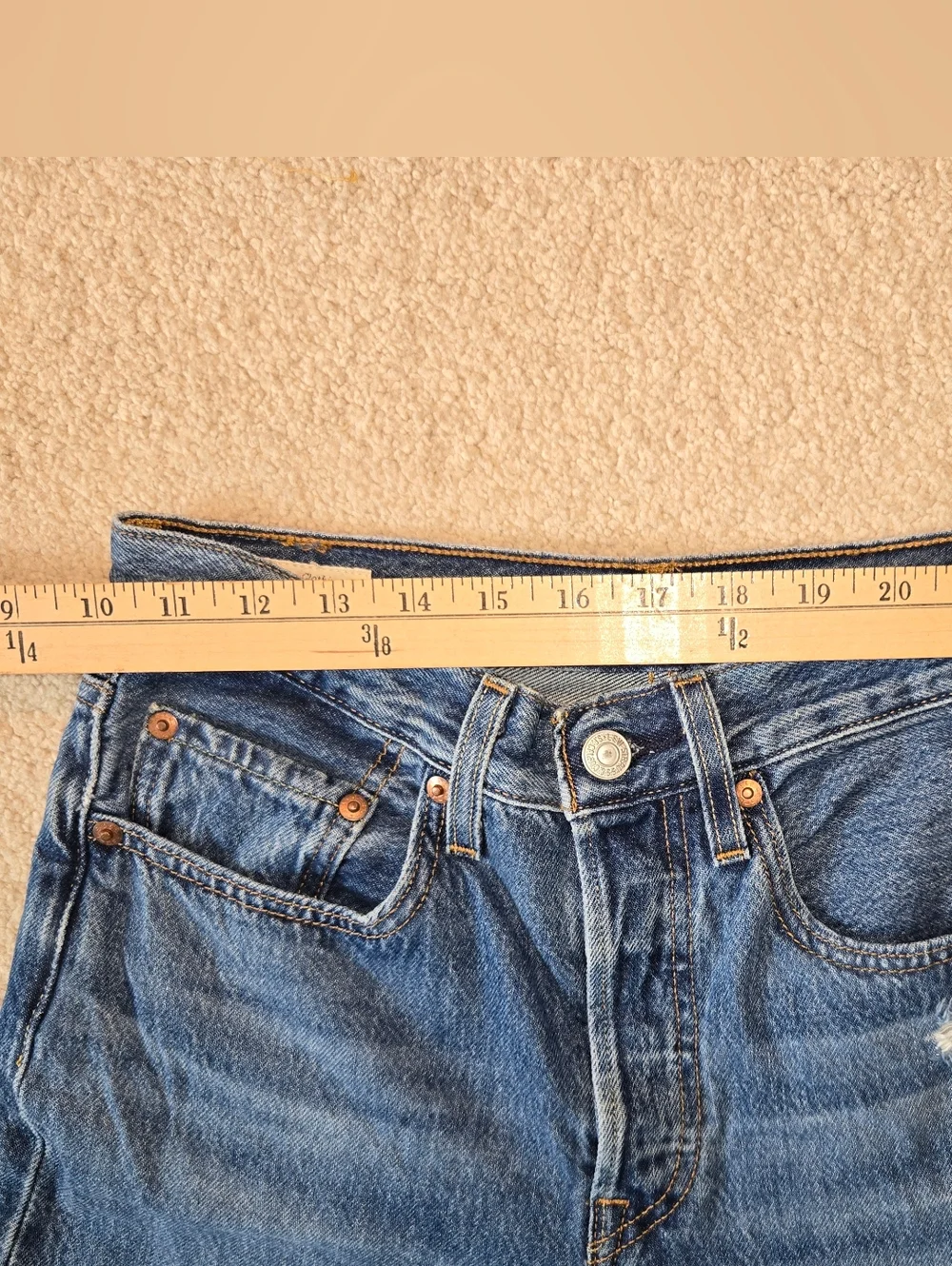 LEVI'S Straight Skinny Jeans in Dark Blue with Distressed Womens Size 4